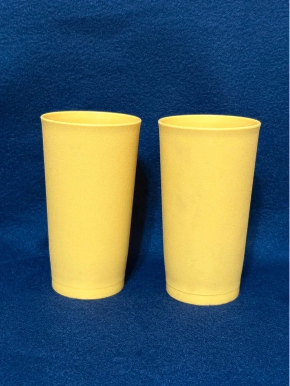 2 Vintage Tupperware Tumblers Cups 873 8 Ounce Harvest Gold 5.25” Tall